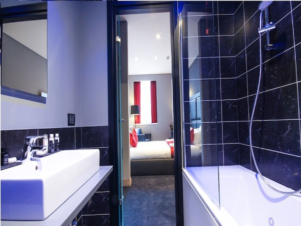 Imagen de la habitación del Hotel The Bryson. Foto 11