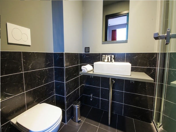 Imagen de la habitación del Hotel The Bryson. Foto 12