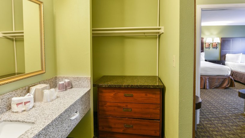 Imagen de la habitación del Hotel The Buena Park Hotel and Suites. Foto 16