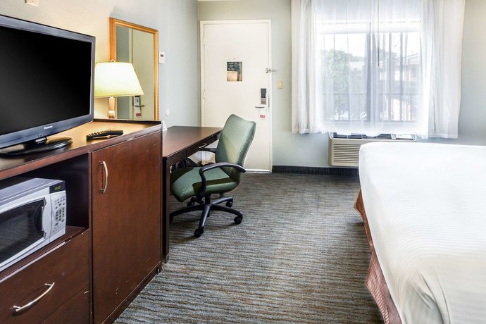 Imagen de la habitación del Hotel The Buena Park Hotel and Suites. Foto 17