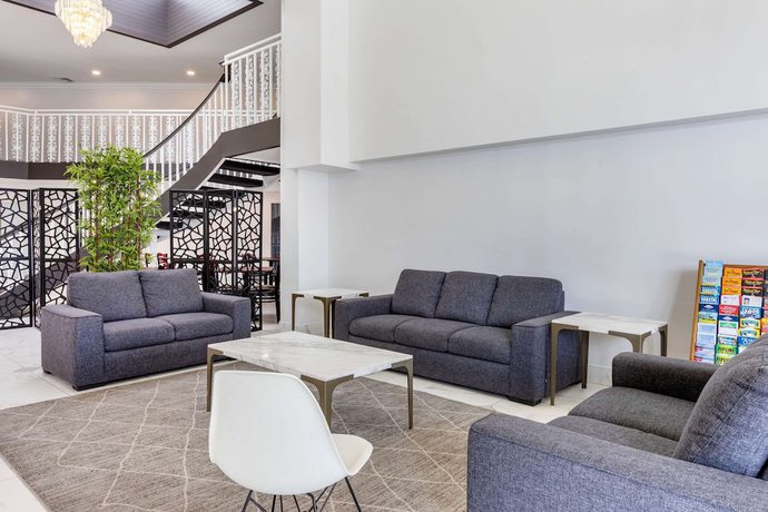 Imagen de los interiores del Hotel The Buena Park Hotel and Suites. Foto 19