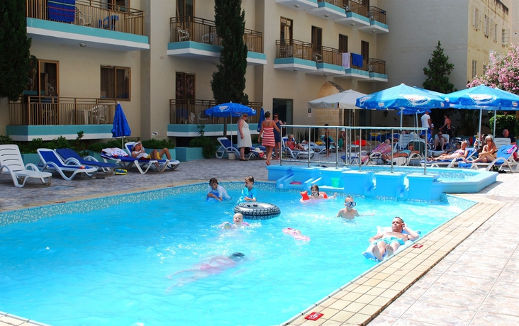 Imagen de la piscina del Hotel The Bugibba. Foto 14