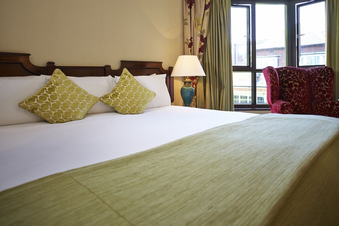 Imagen de la habitación del Hotel The Bull, Gerrards Cross. Foto 8