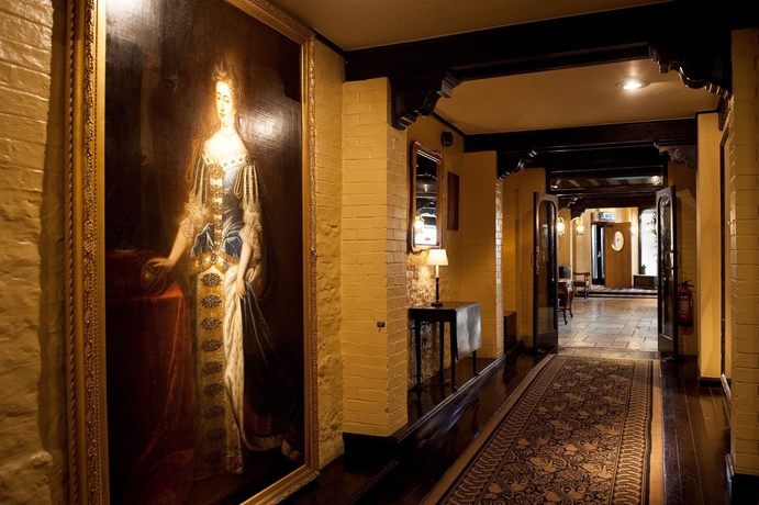 Imagen de los interiores del Hotel The Bull , Sure Collection By Best Western. Foto 10