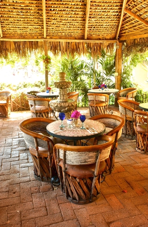 Imagen del bar/restaurante del Hotel The Bungalows, Cabo San Lucas. Foto 1