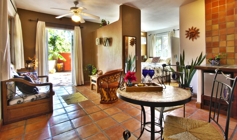 Imagen de la habitación del Hotel The Bungalows. Foto 6