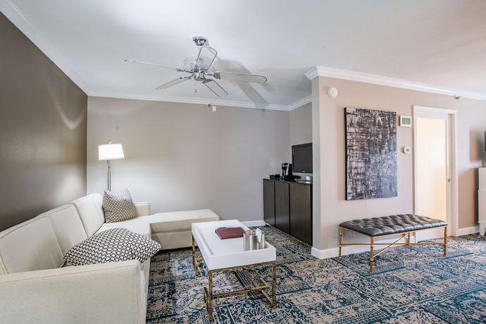 Imagen de la habitación del Hotel The Burgundy, Tapestry Collection by Hilton. Foto 3