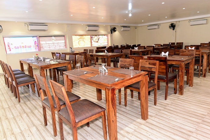 Imagen del bar/restaurante del Hotel The Byke Niranjana Resort. Foto 6