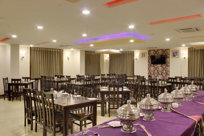 Imagen del bar/restaurante del Hotel The Byke Riddhi Inn. Foto 15