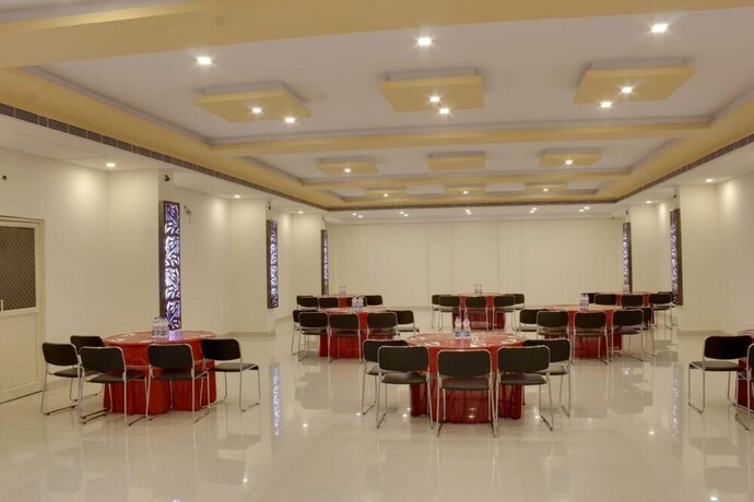 Imagen del bar/restaurante del Hotel The Byke Riddhi Inn. Foto 16