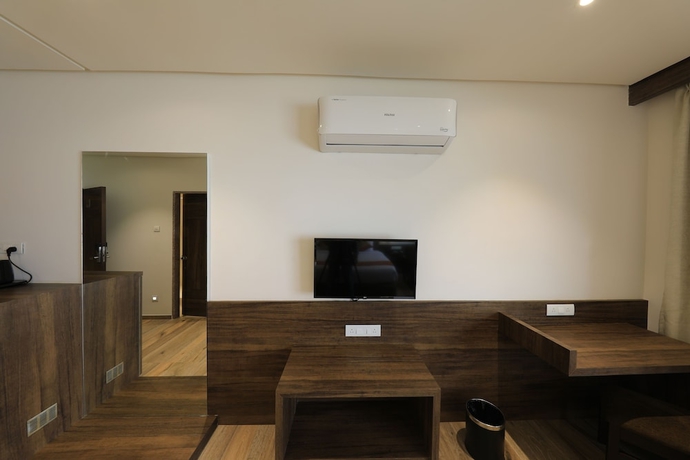 Imagen de la habitación del Hotel The Byke Suraj Club. Foto 13