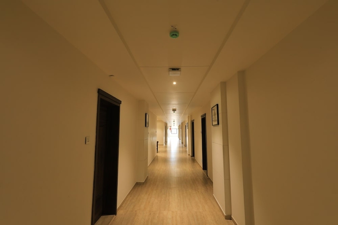 Imagen de los interiores del Hotel The Byke Suraj Club. Foto 19