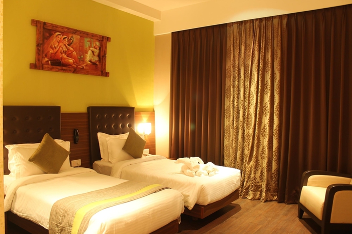 Imagen de la habitación del Hotel The Byke Suraj Plaza. Foto 7