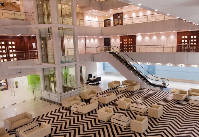 Imagen de los interiores del Hotel The Byke Suraj Plaza. Foto 18