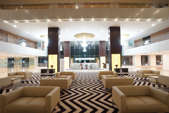 Imagen de los interiores del Hotel The Byke Suraj Plaza. Foto 19