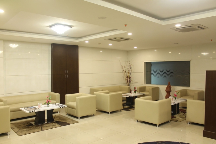 Imagen del bar/restaurante del Hotel The Byke Suraj Plaza. Foto 3