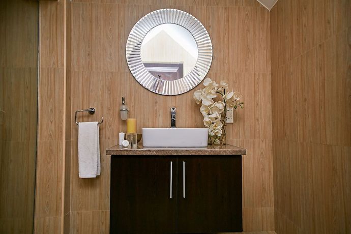 Imagen de la habitación del Hotel The Cabin. Foto 11