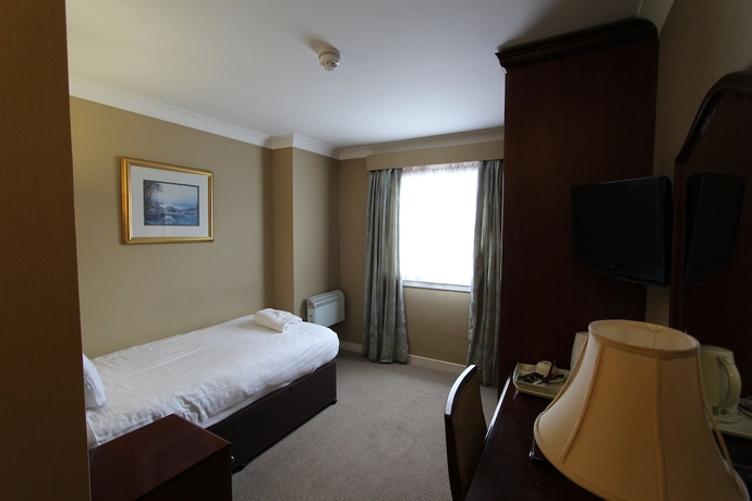 Imagen de la habitación del Hotel The Cairn, Bathgate. Foto 10