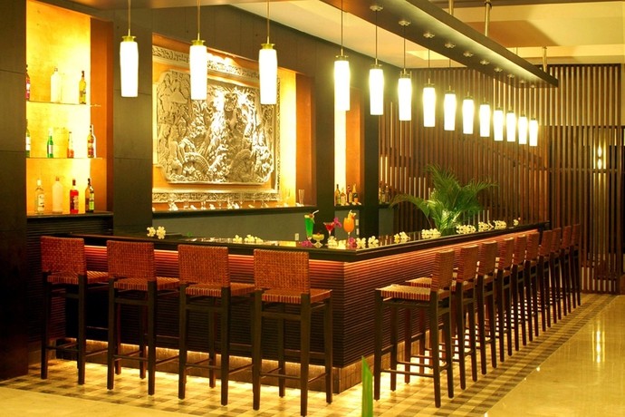 Imagen del bar/restaurante del Hotel The Cakra. Foto 4