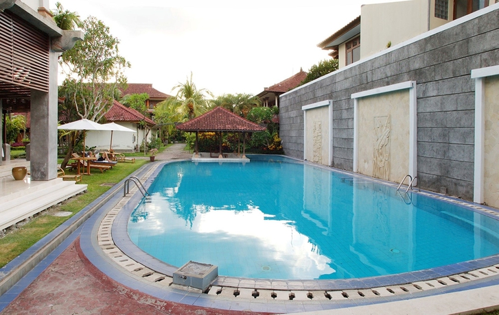 Imagen de la piscina del Hotel The Cakra. Foto 16