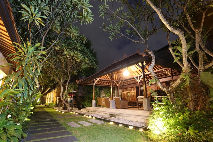 Imagen de los exteriores del Hotel The Cakra. Foto 13