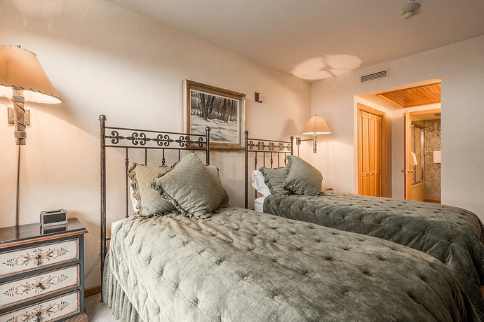 Imagen de la habitación del Hotel The Caledonian By All Seasons Resort Lodging. Foto 3