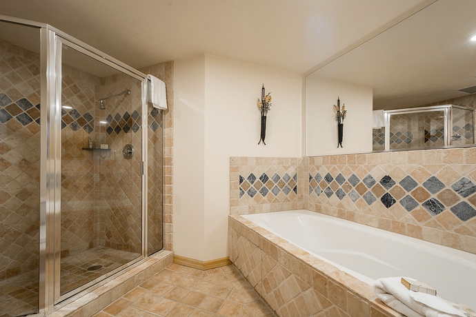 Imagen de la habitación del Hotel The Caledonian By All Seasons Resort Lodging. Foto 9
