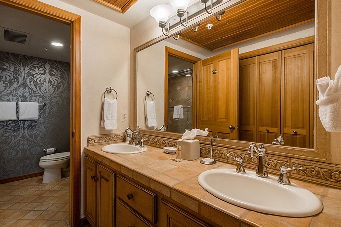 Imagen de la habitación del Hotel The Caledonian By All Seasons Resort Lodging. Foto 10