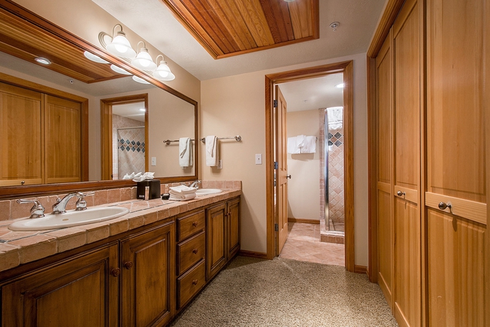 Imagen de la habitación del Hotel The Caledonian By All Seasons Resort Lodging. Foto 11