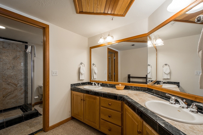 Imagen de la habitación del Hotel The Caledonian By All Seasons Resort Lodging. Foto 12
