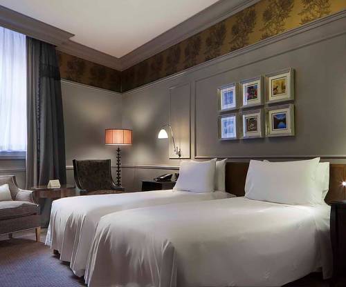 Imagen de la habitación del Hotel The Caledonian Edinburgh, Curio Collection by Hilton. Foto 6