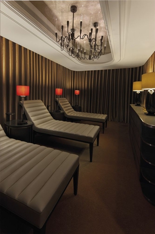 Imagen de la piscina del Hotel The Caledonian Edinburgh, Curio Collection by Hilton. Foto 19