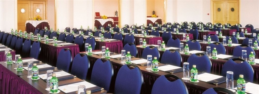 Imagen de los interiores del Hotel The Caleta Health, Beauty and Conference Centre. Foto 12