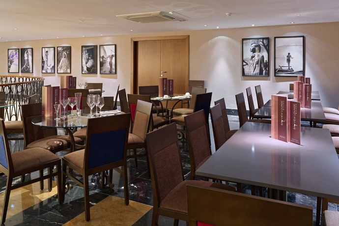 Imagen del bar/restaurante del Hotel The Caleta Health, Beauty and Conference Centre. Foto 6