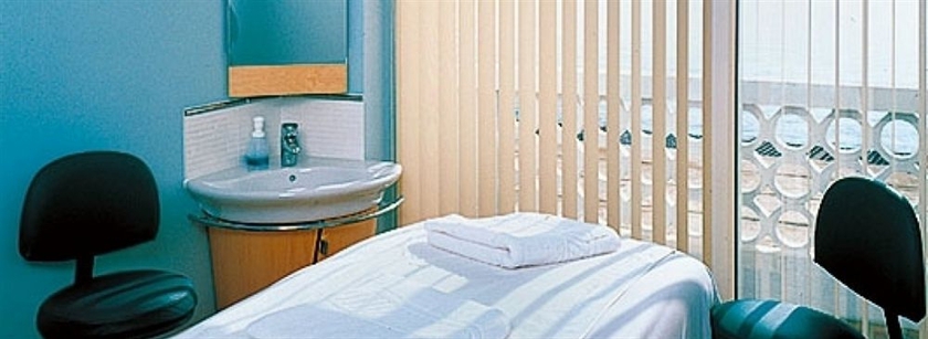 Imagen de la piscina del Hotel The Caleta Health, Beauty and Conference Centre. Foto 16