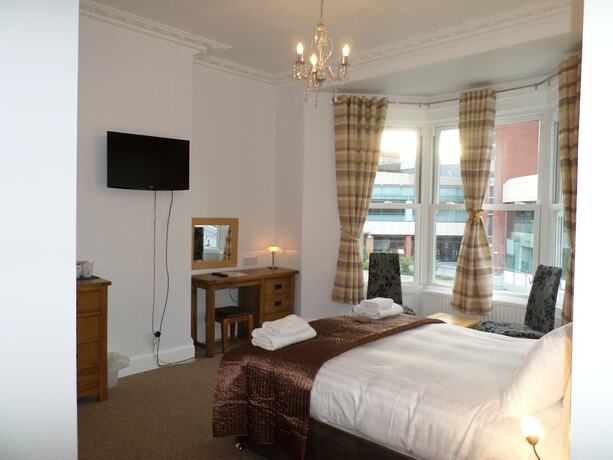 Imagen de la habitación del Hotel The Camberley. Foto 16