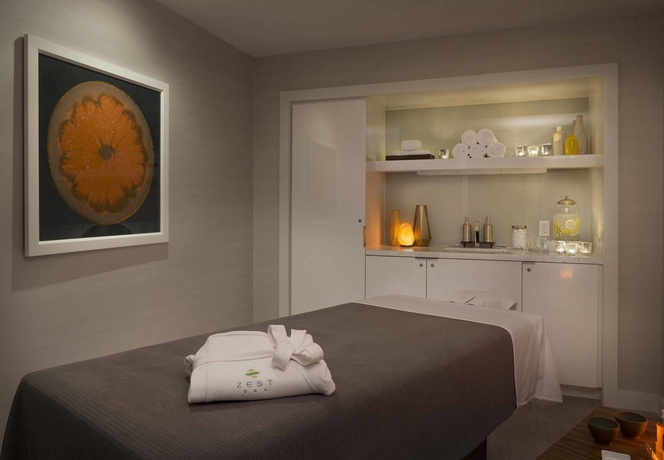 Imagen de la piscina del Hotel The Camby, Autograph Collection. Foto 16