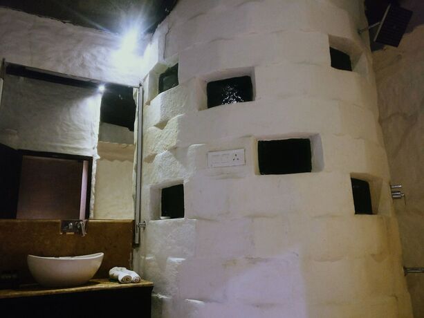 Imagen general del Hotel The Camelot Beach Resort. Foto 7