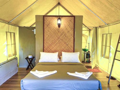 Imagen de la habitación del Hotel The Camp Chiangkhan. Foto 17