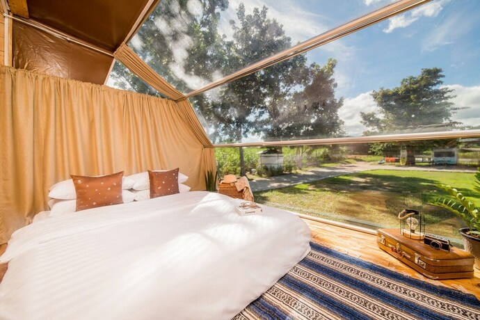 Imagen de la habitación del Hotel The Campster Kanchanaburi. Foto 12