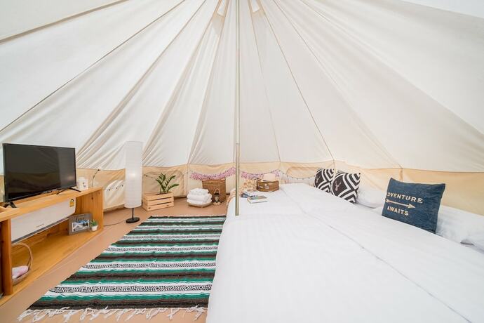 Imagen de la habitación del Hotel The Campster Kanchanaburi. Foto 17