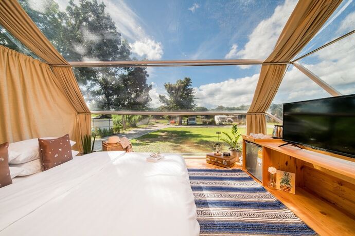 Imagen de la habitación del Hotel The Campster Kanchanaburi. Foto 18