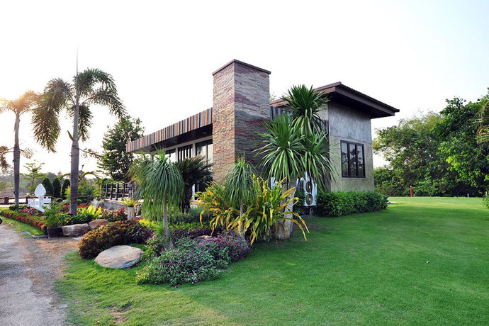 Imagen de los exteriores del Hotel The Canal Garden Resort. Foto 14