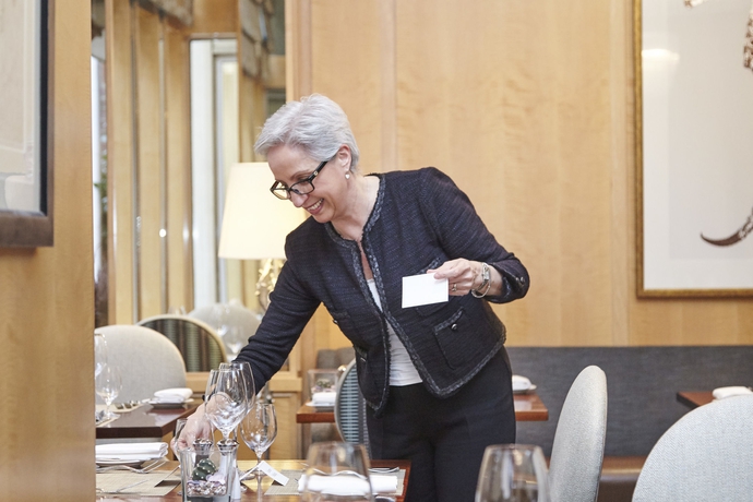 Imagen del bar/restaurante del Hotel The Capital , Apartments and Townhouse. Foto 7