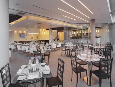 Imagen del bar/restaurante del Hotel The Capital Empire. Foto 18