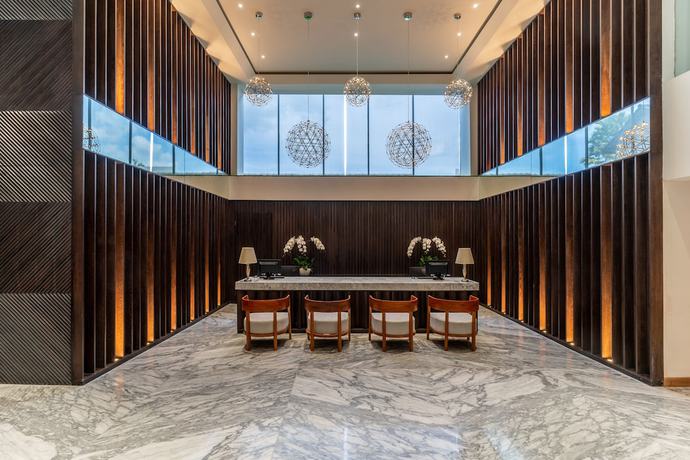 Imagen de los interiores del Hotel The Capital Hotel and Resort Seminyak. Foto 19