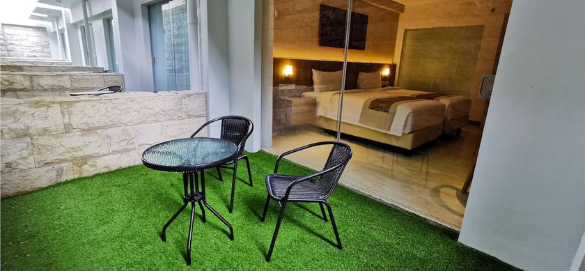 Imagen de la habitación del Hotel The Capital Hotel and Resort Seminyak. Foto 10