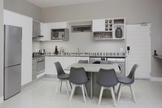 Imagen general del Hotel The Capital On Bath. Foto 8