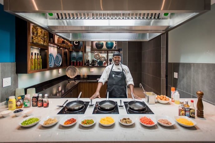 Imagen del bar/restaurante del Hotel The Capital Pearls. Foto 4