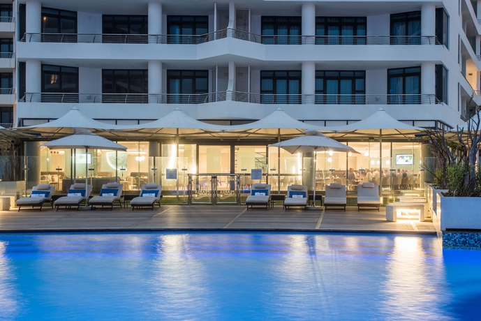 Imagen de la piscina del Hotel The Capital Pearls. Foto 16